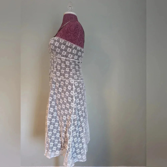 Caroline Herrera Cream Geometric Lace Dress, US 10 - Picture 2 of 7